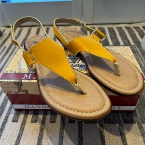 BNIB. Tuscany by Easy Street yellow sandal